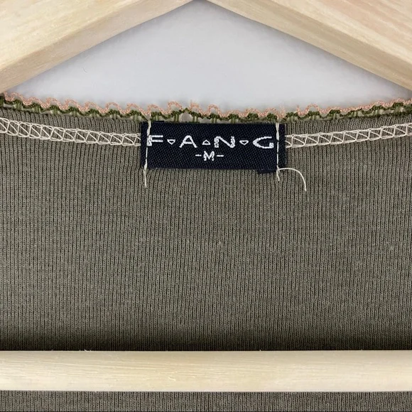 !SOLD! FANG Vintage Y2K Green Camo V Neck Flutter Sleeve Butterfly Graphic Tee - Picture 6 of 8